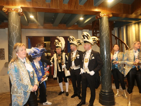 Carnavalsmis en Kadolsteravond bij de Wal