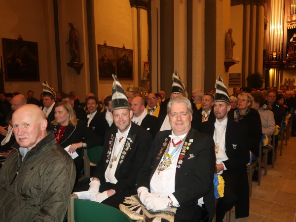 Carnavalsmis en Kadolsteravond bij de Wal