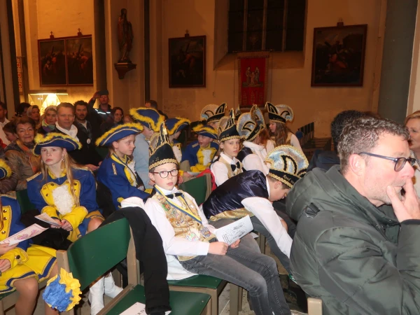 Carnavalsmis en Kadolsteravond bij de Wal