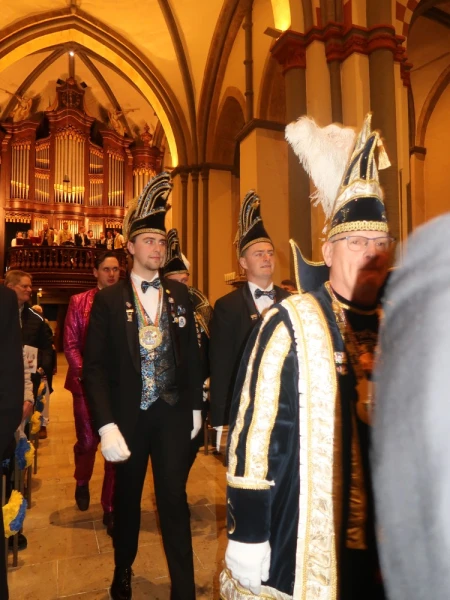 Carnavalsmis en Kadolsteravond bij de Wal