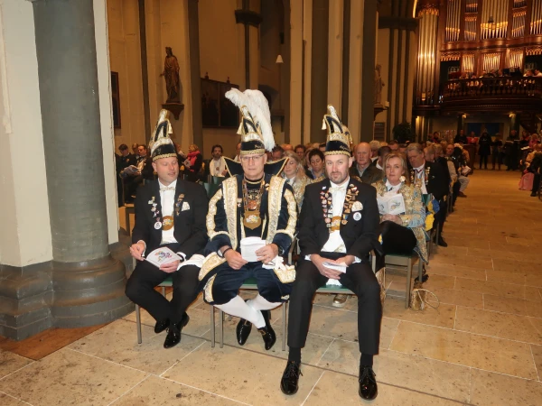 Carnavalsmis en Kadolsteravond bij de Wal