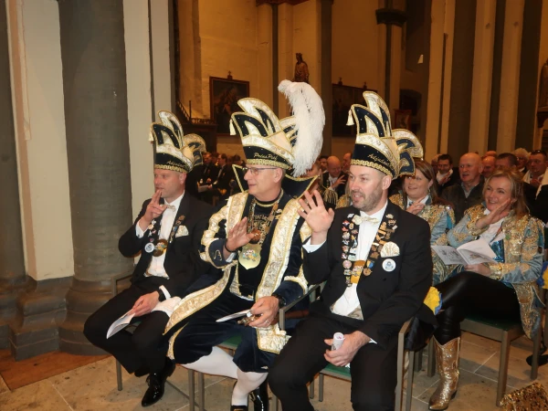 Carnavalsmis en Kadolsteravond bij de Wal