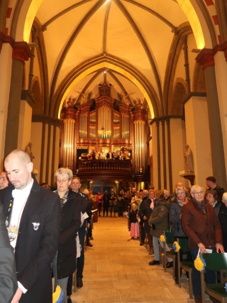 Carnavalsmis en Kadolsteravond bij de Wal