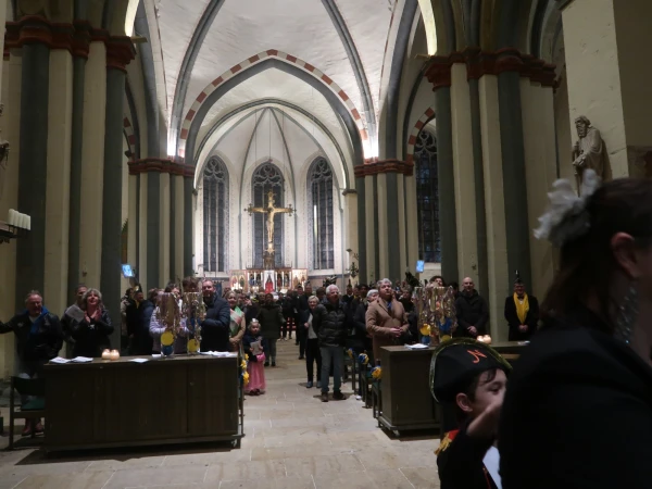 Carnavalsmis en Kadolsteravond bij de Wal
