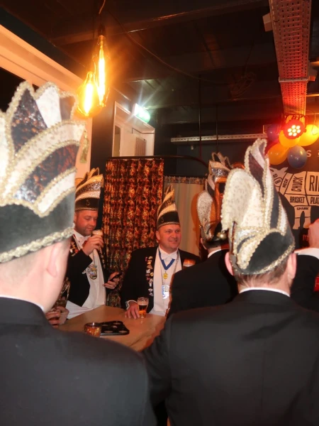 Carnavalsmis en Kadolsteravond bij de Wal