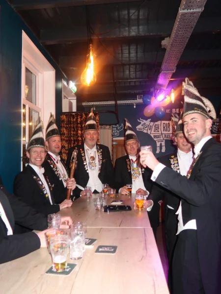 Carnavalsmis en Kadolsteravond bij de Wal