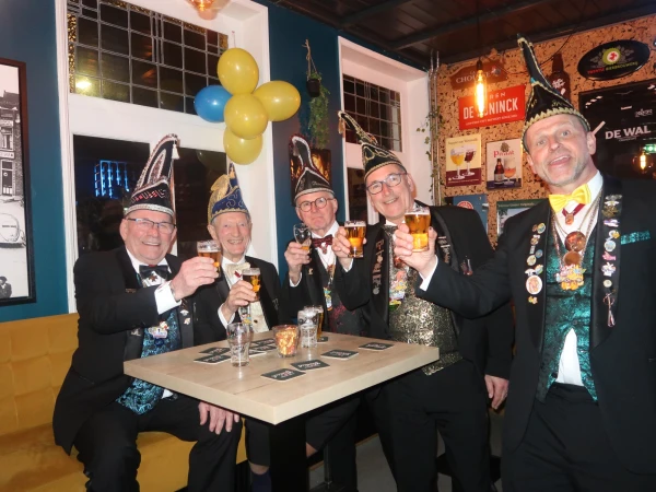 Carnavalsmis en Kadolsteravond bij de Wal