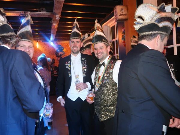 Carnavalsmis en Kadolsteravond bij de Wal