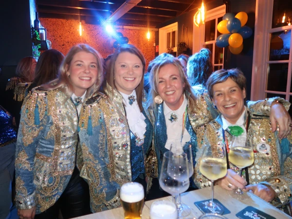 Carnavalsmis en Kadolsteravond bij de Wal