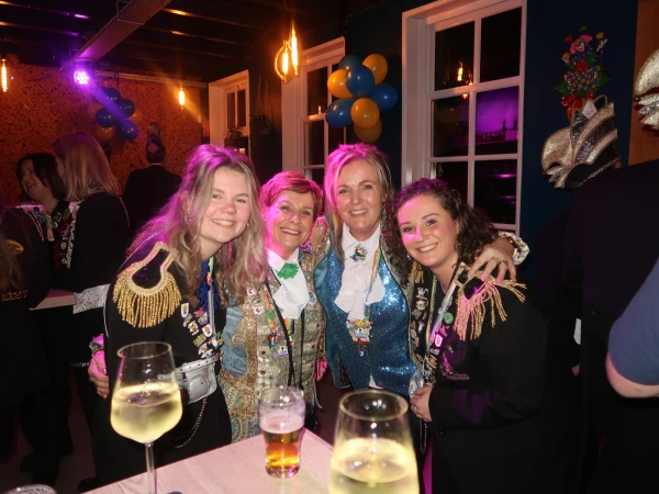 Carnavalsmis en Kadolsteravond bij de Wal