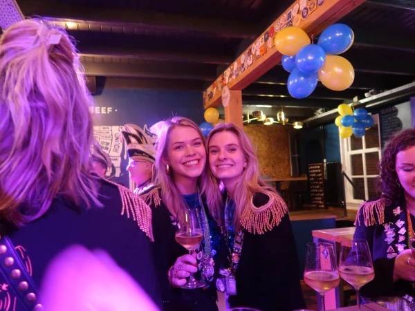 Carnavalsmis en Kadolsteravond bij de Wal