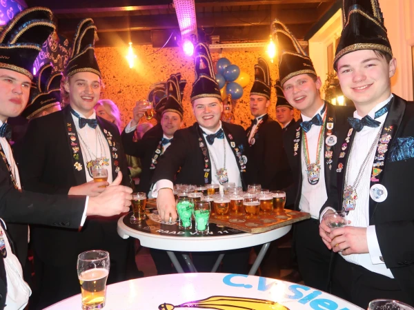 Carnavalsmis en Kadolsteravond bij de Wal