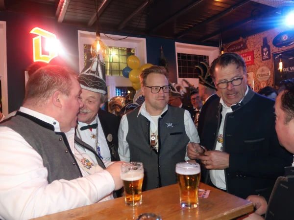 Carnavalsmis en Kadolsteravond bij de Wal