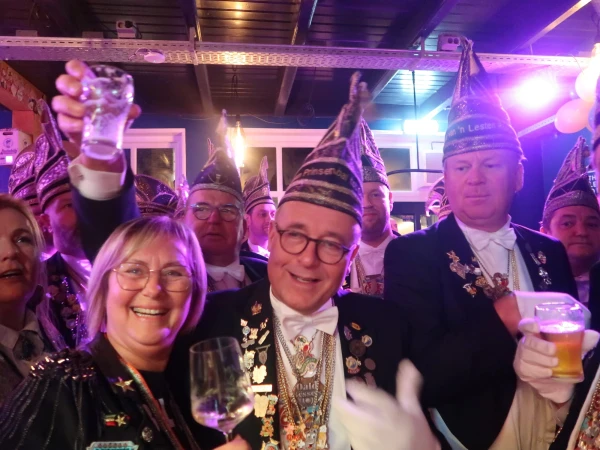 Carnavalsmis en Kadolsteravond bij de Wal