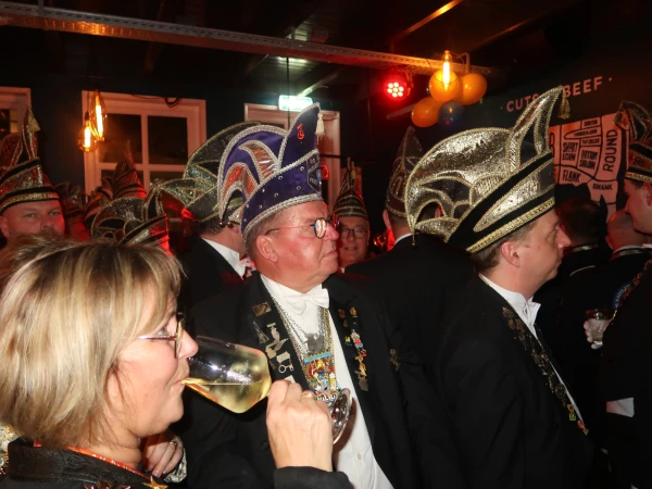 Carnavalsmis en Kadolsteravond bij de Wal