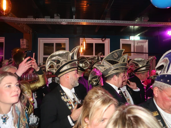 Carnavalsmis en Kadolsteravond bij de Wal