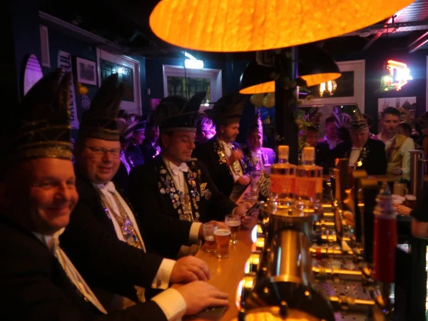 Carnavalsmis en Kadolsteravond bij de Wal