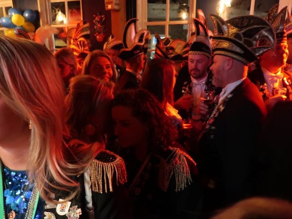 Carnavalsmis en Kadolsteravond bij de Wal