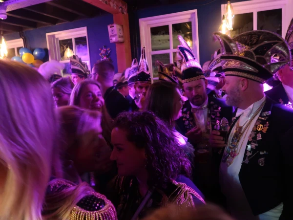 Carnavalsmis en Kadolsteravond bij de Wal