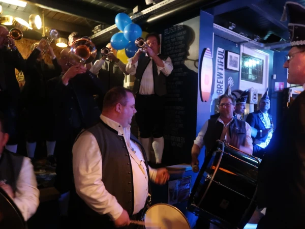 Carnavalsmis en Kadolsteravond bij de Wal