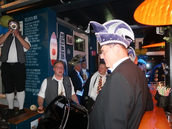 Carnavalsmis en Kadolsteravond bij de Wal
