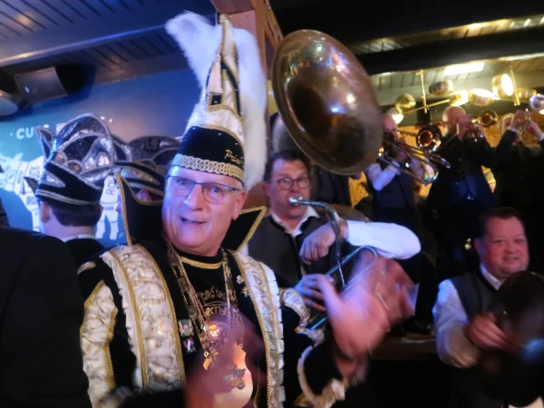Carnavalsmis en Kadolsteravond bij de Wal