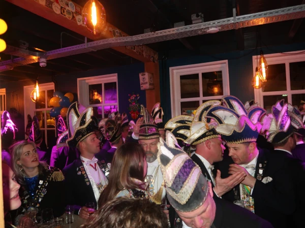 Carnavalsmis en Kadolsteravond bij de Wal