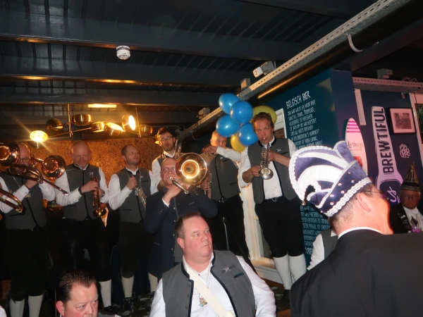 Carnavalsmis en Kadolsteravond bij de Wal