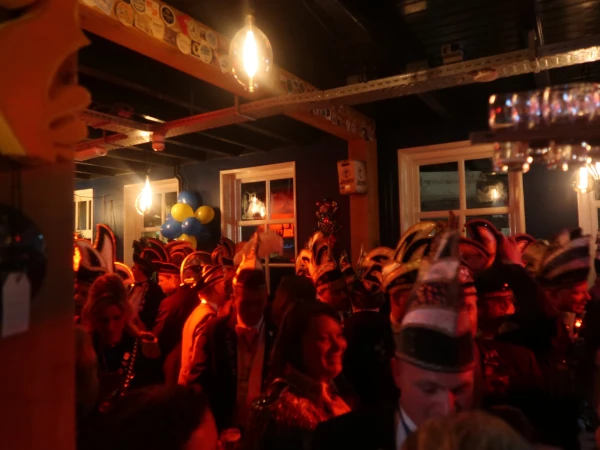 Carnavalsmis en Kadolsteravond bij de Wal