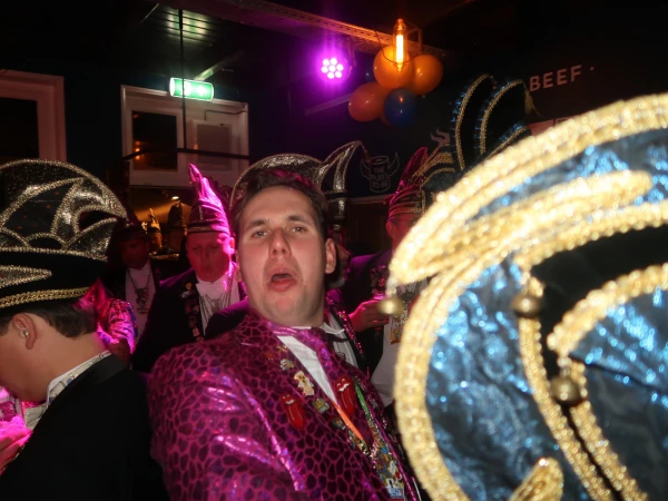 Carnavalsmis en Kadolsteravond bij de Wal