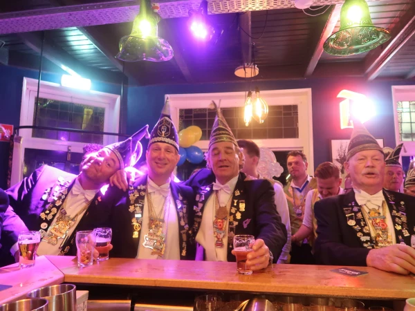 Carnavalsmis en Kadolsteravond bij de Wal