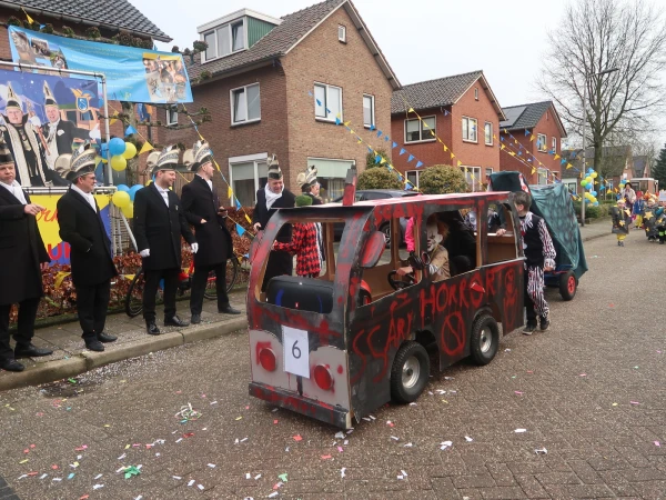 Schoolcarnaval en optocht Agelo
