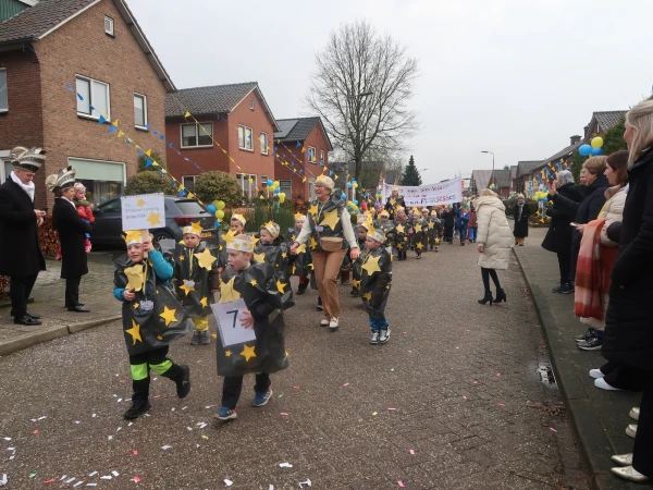 Schoolcarnaval en optocht Agelo