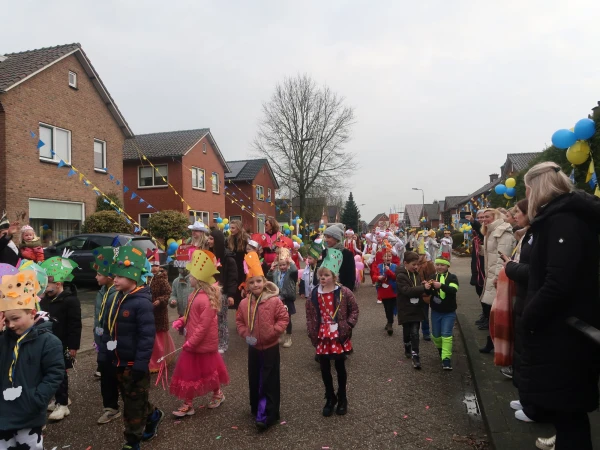 Schoolcarnaval en optocht Agelo