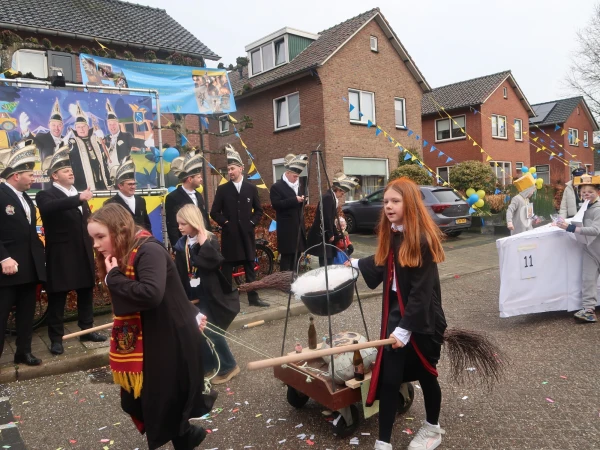 Schoolcarnaval en optocht Agelo