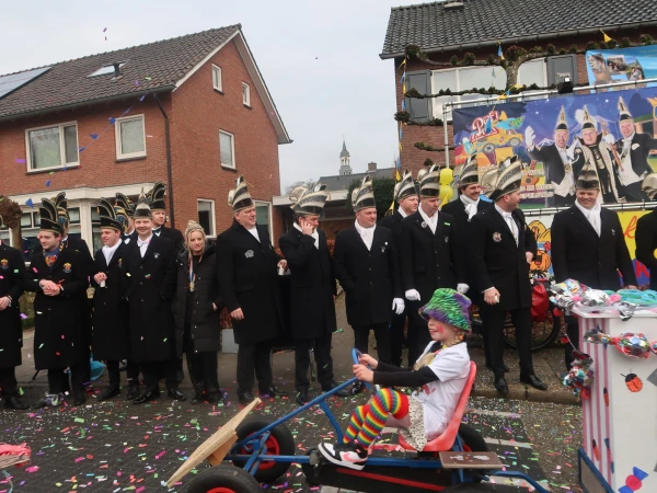 Schoolcarnaval en optocht Agelo