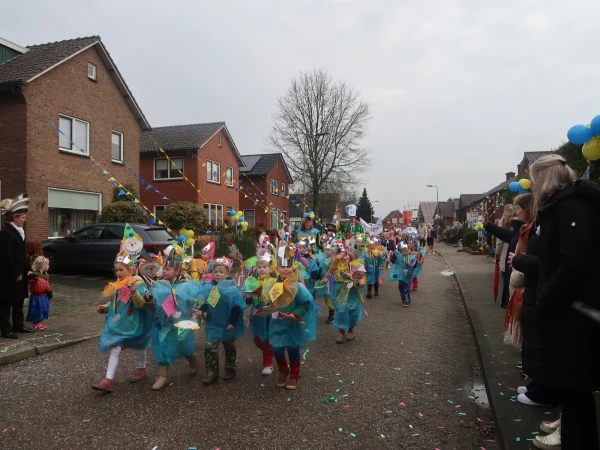 Schoolcarnaval en optocht Agelo