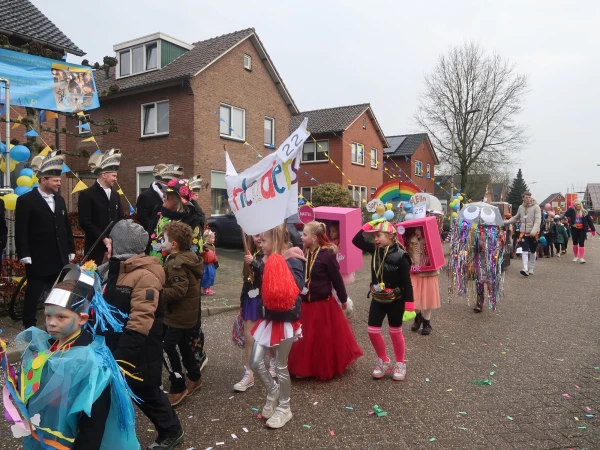 Schoolcarnaval en optocht Agelo