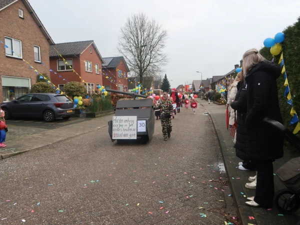Schoolcarnaval en optocht Agelo
