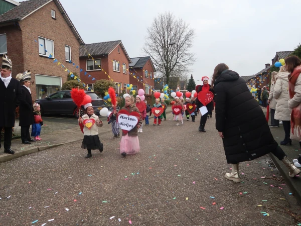Schoolcarnaval en optocht Agelo