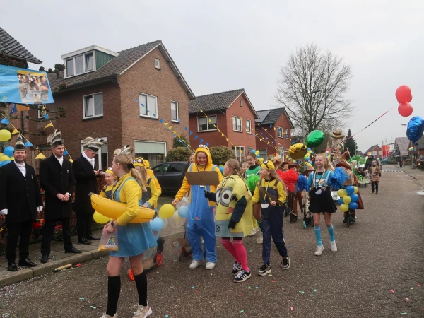 Schoolcarnaval en optocht Agelo