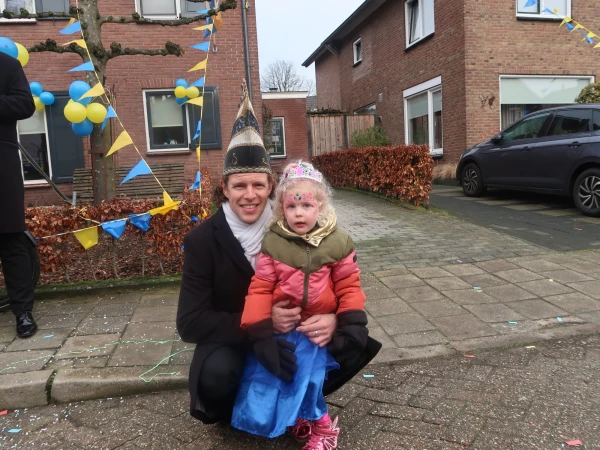 Schoolcarnaval en optocht Agelo