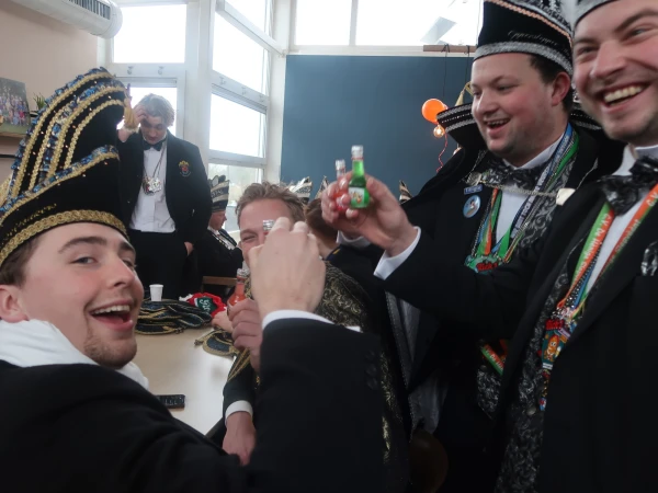 Schoolcarnaval en optocht Agelo