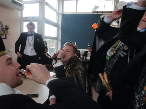 Schoolcarnaval en optocht Agelo