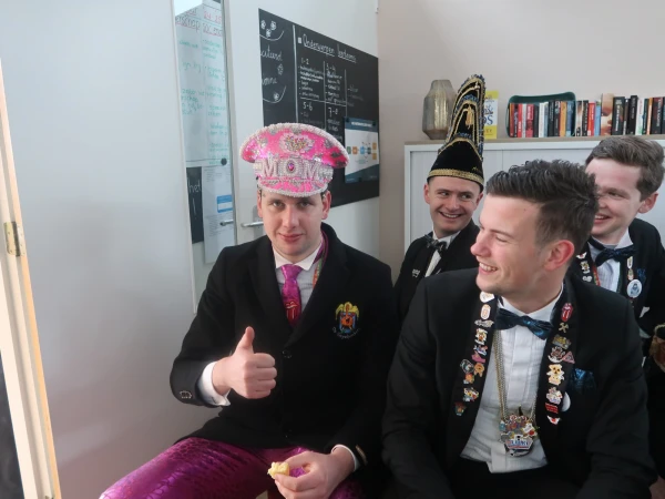 Schoolcarnaval en optocht Agelo