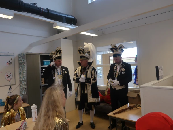 Schoolcarnaval en optocht Agelo