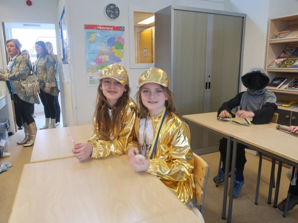 Schoolcarnaval en optocht Agelo