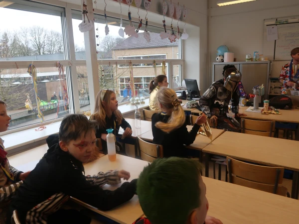 Schoolcarnaval en optocht Agelo