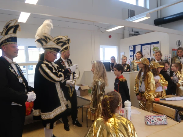 Schoolcarnaval en optocht Agelo