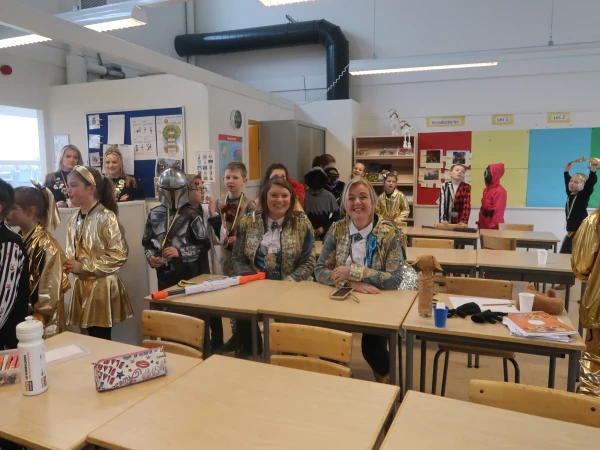 Schoolcarnaval en optocht Agelo